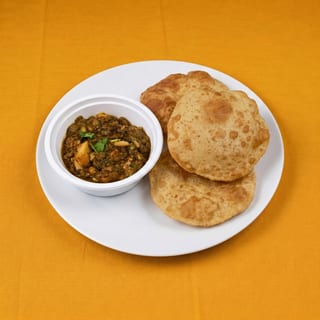 Undhiyu Puri